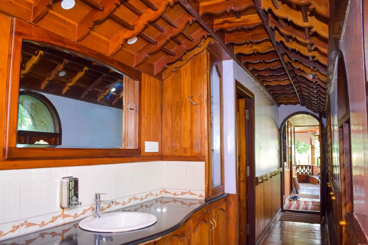 Rajahamsam Houseboat Villa Kumarakom Exterior foto