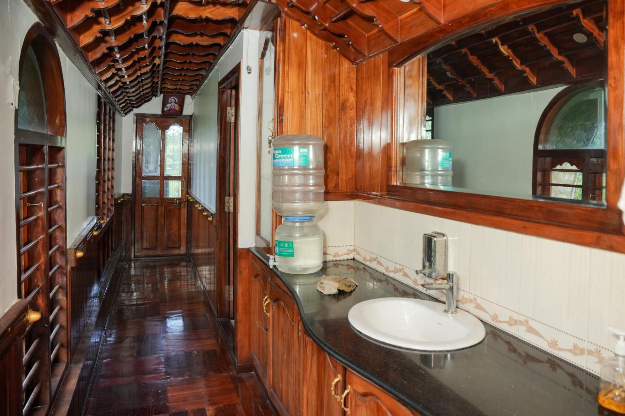 Rajahamsam Houseboat Villa Kumarakom Exterior foto